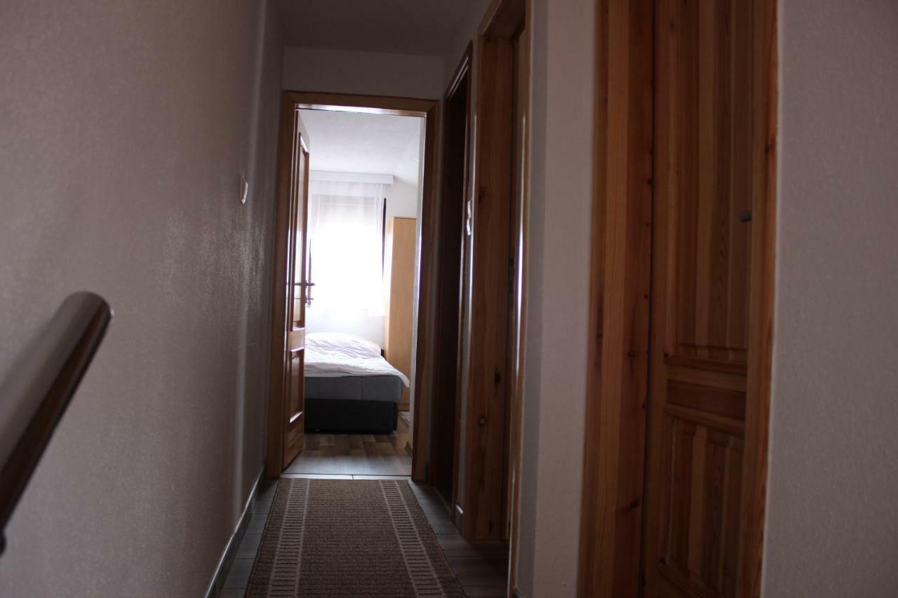 Apartments Zoni ヴラシチ エクステリア 写真